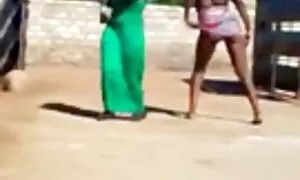 ആഫ്രിക്കൻ പെൺകുട്ടിക ...