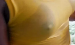 വസ്ത്രങ്ങളുള്ള മൂടിക ...