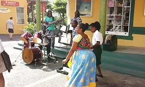 അതിനിടയിൽ ഘാനയിലെ വല ...